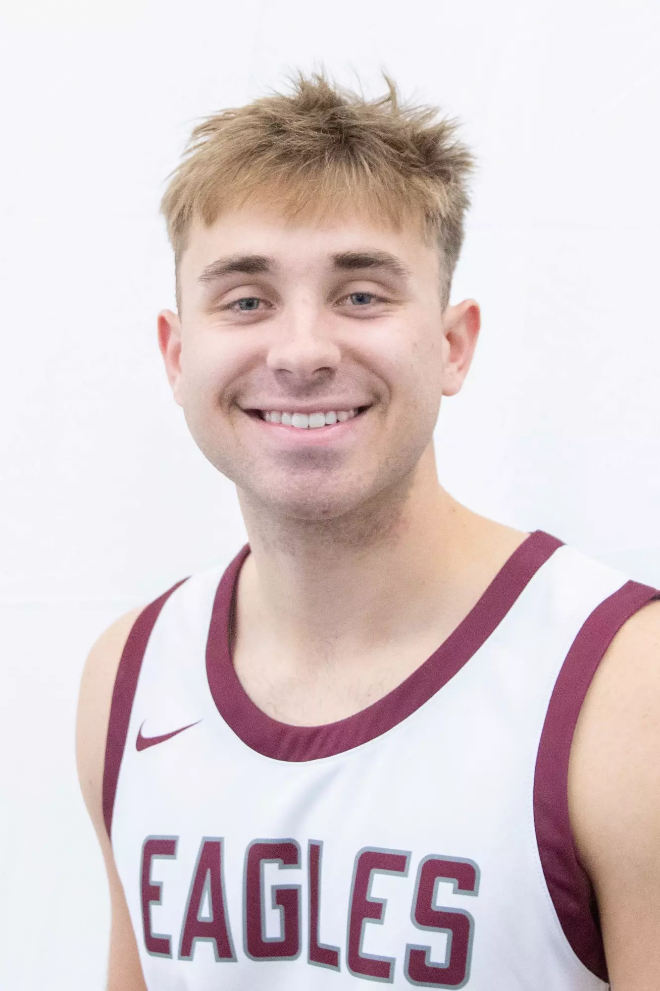 UW La Crosse’s Derousseau plays in NCAA DIII tournament loss to Mary ...