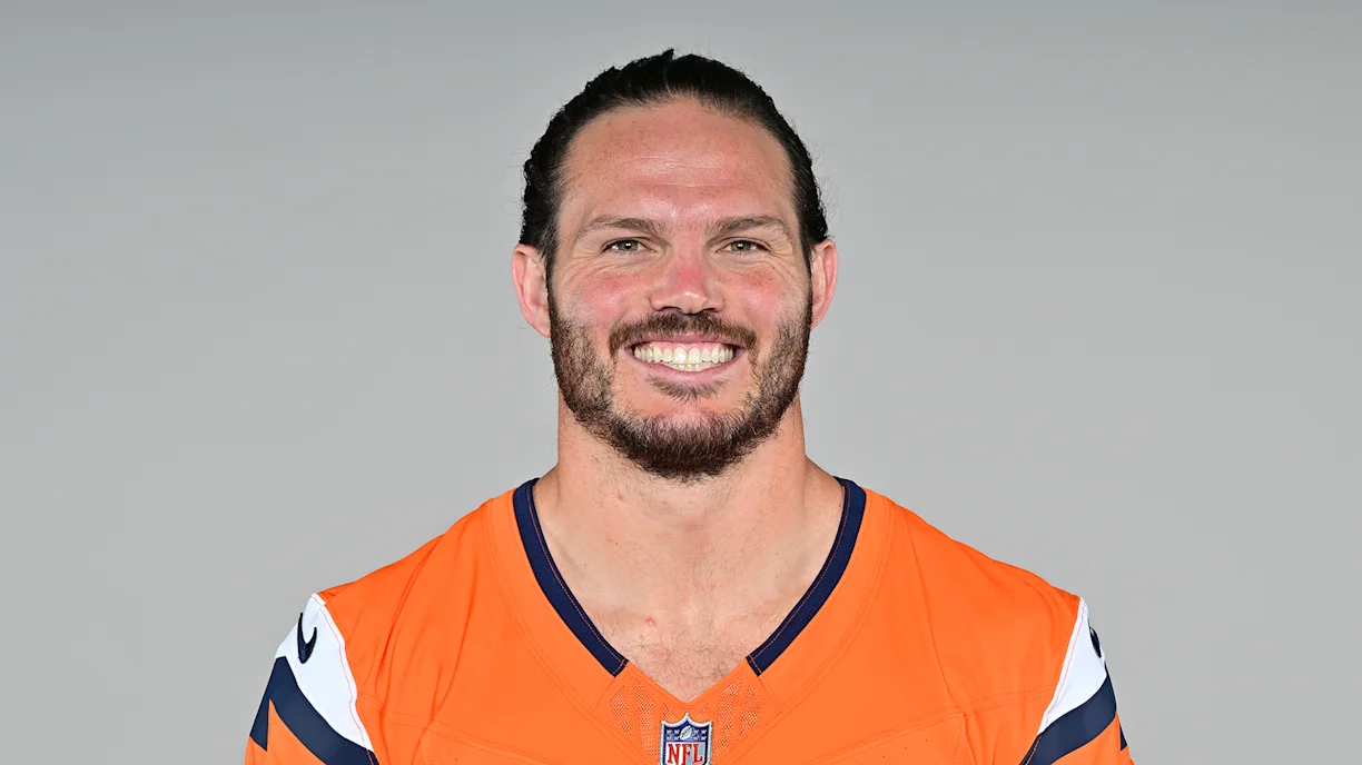 Carson Schwesinger and Kayvon Thibodeaux