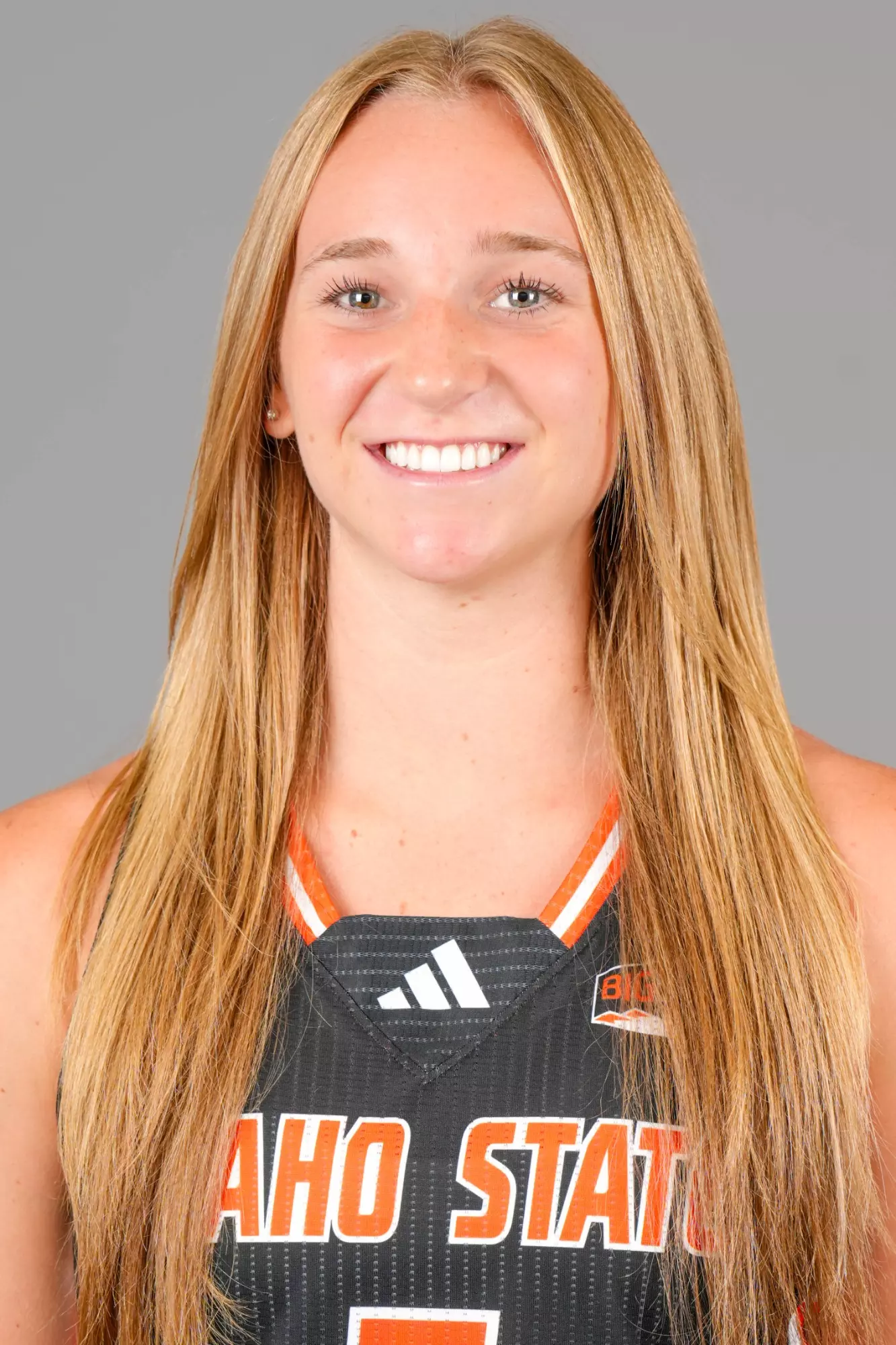 Kennedi Niemann and Molly Hays